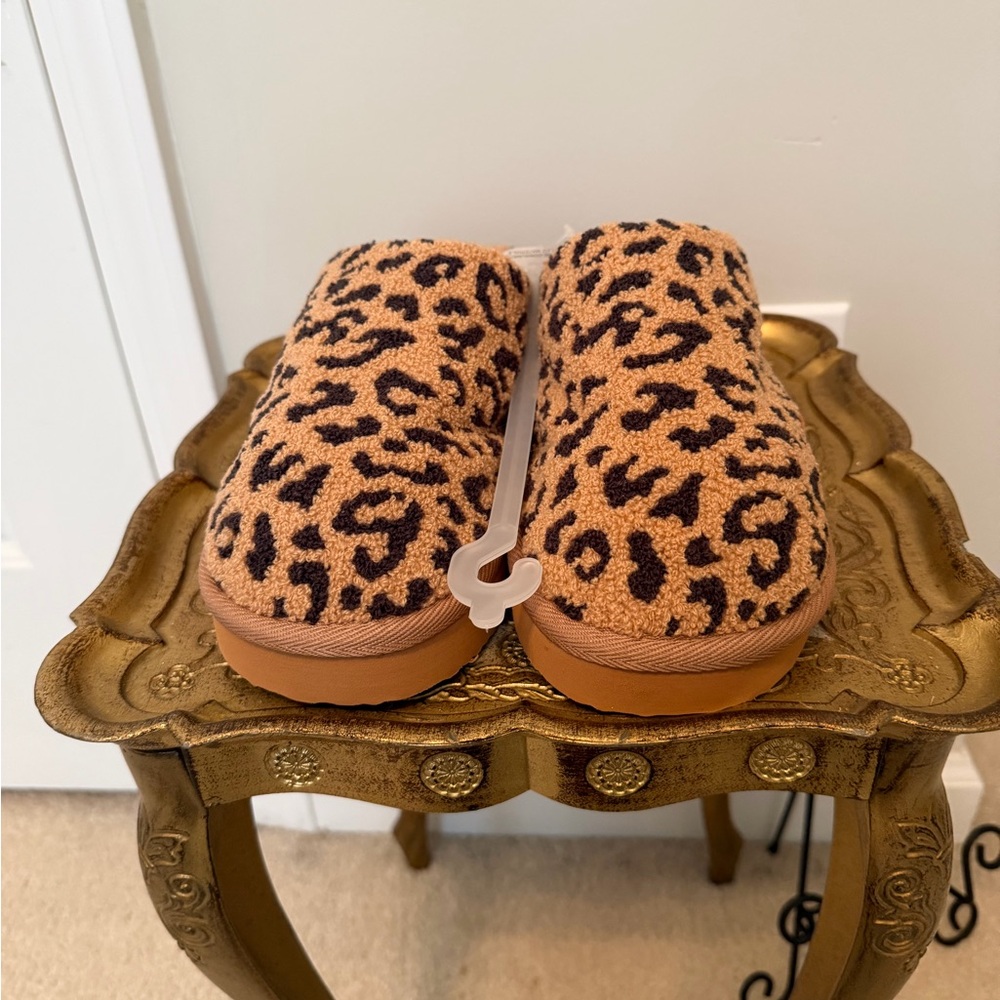 Aerie Leopard Print Slippers